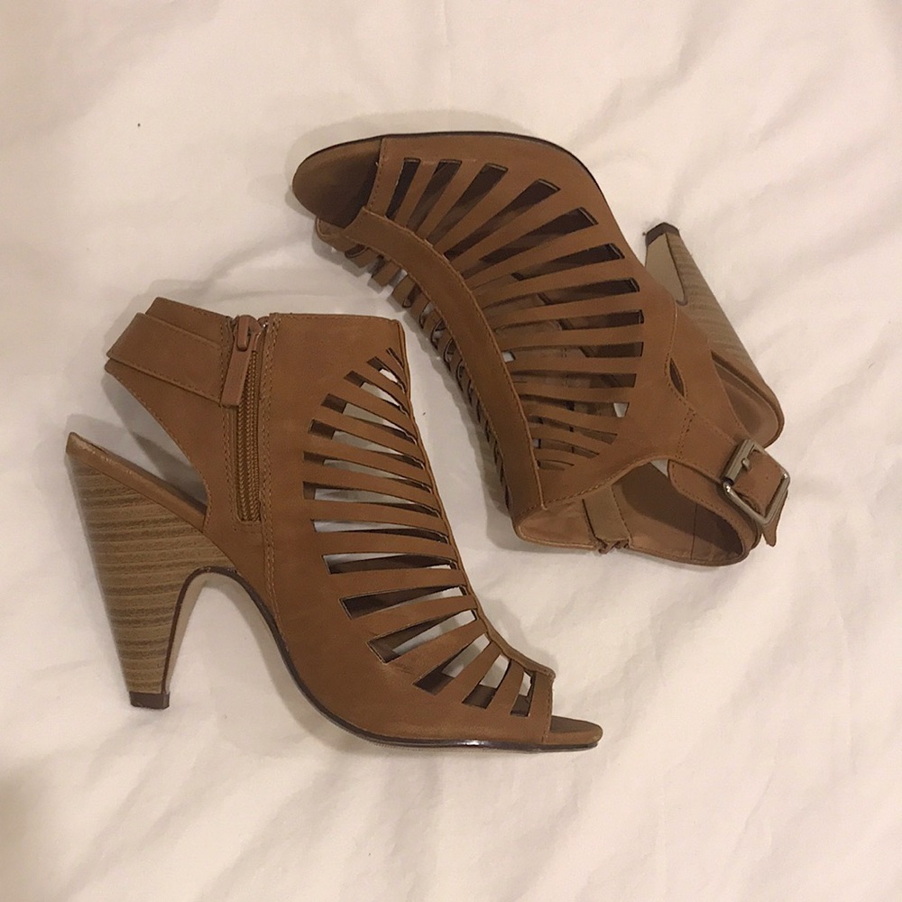 Size 6.5 Shiekh Tan Strappy Heel